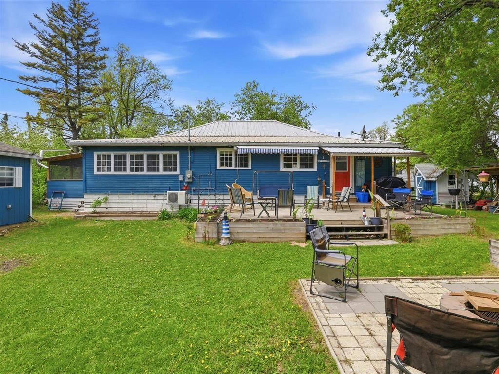 Property Photo:  1 Loni Street  MB R0C 1B0 