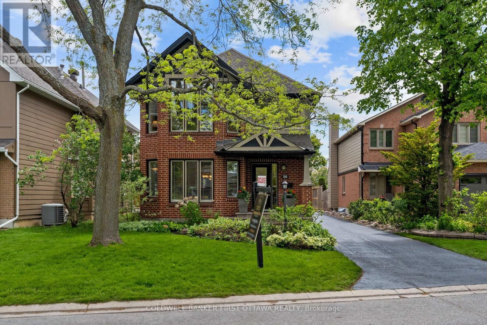 Photo de la propriété:  30 Castlethorpe Crescent  ON K2G 5P7 