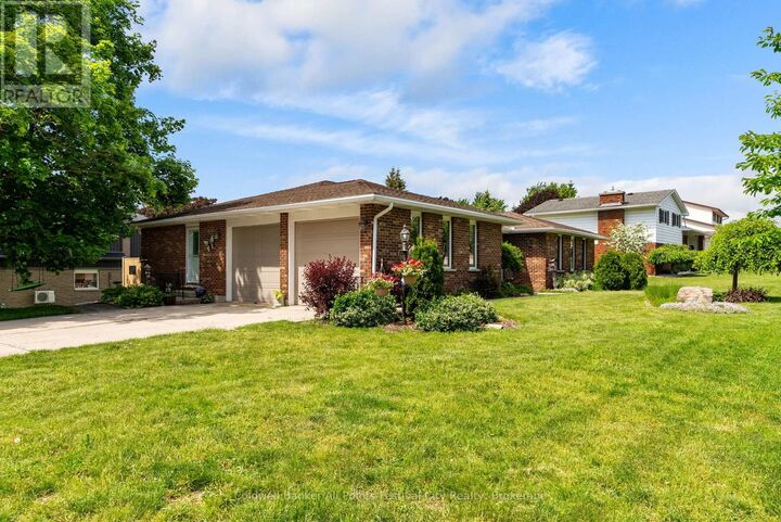 Property Photo:  30 Mohawk Crescent  ON N0M 1L0 