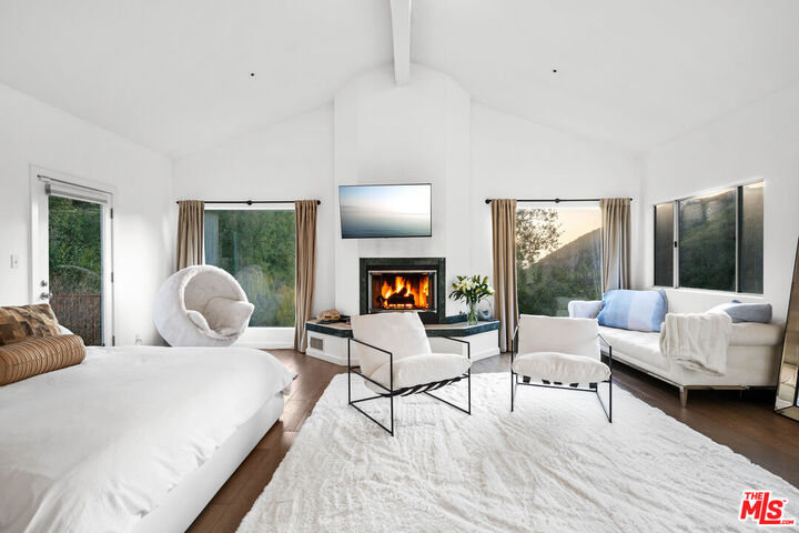 Property Photo:  4345 Escondido Trl  CA 90265 