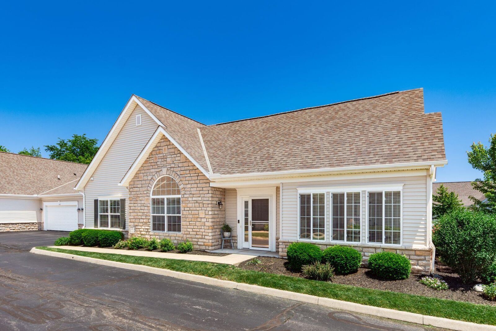 Property Photo:  4876 Ashleigh Drive  OH 43016 