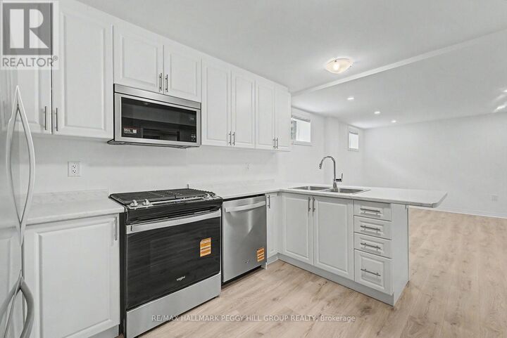 Property Photo:  112 West Oak Trail Lower  ON L9J 0L1 