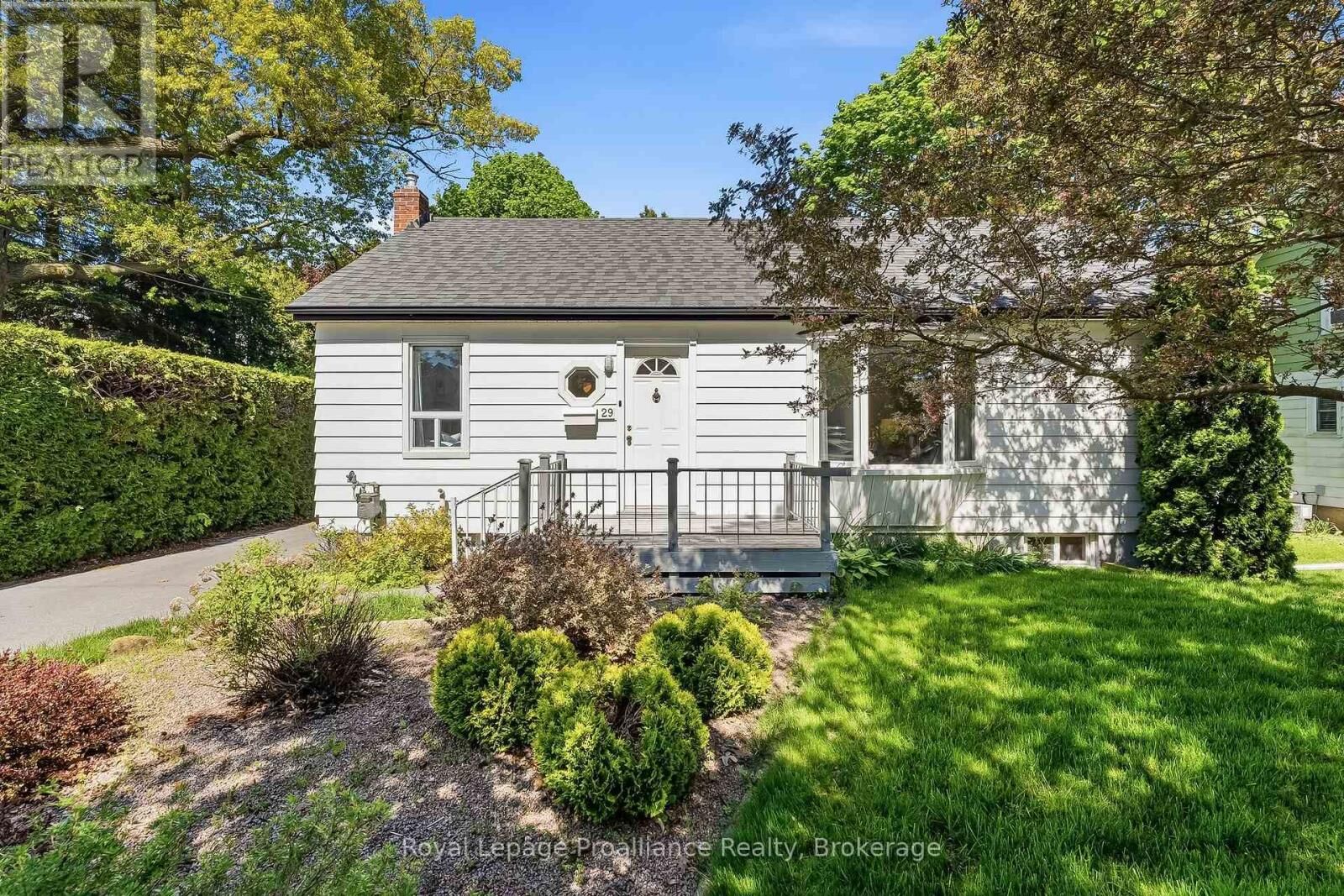 Property Photo:  29 Bramley Street South  ON L1A 3J9 