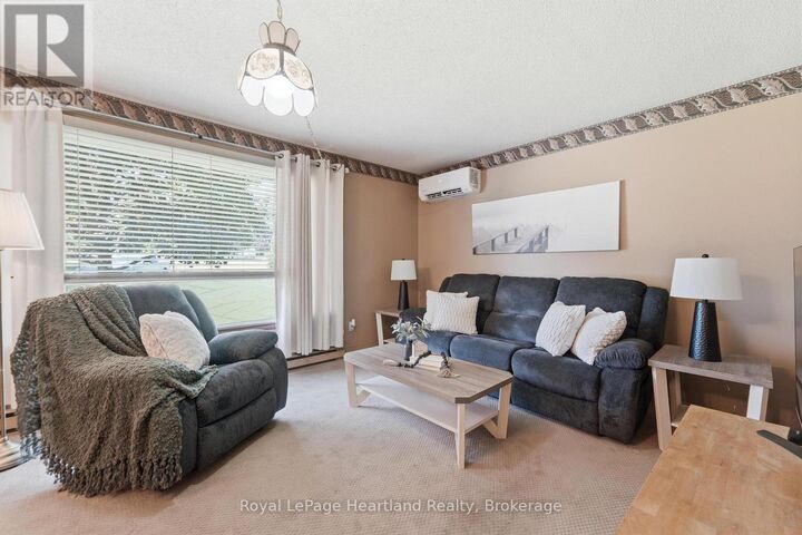 Property Photo:  33 North Street  ON N0K 1G0 