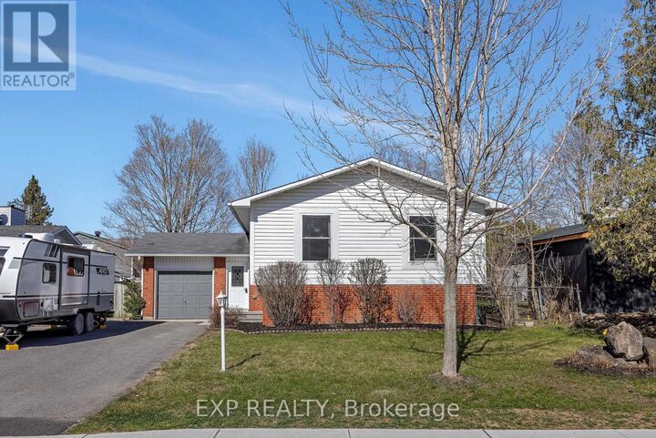 Property Photo:  46 Nelson Street West  ON K7C 3X2 