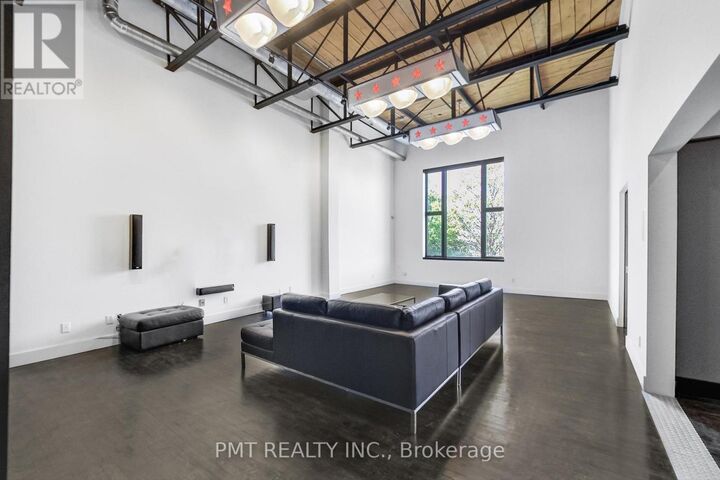 Property Photo:  676 Richmond Street West 210  ON M6J 1C3 
