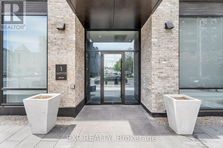 Property Photo:  1 Jarvis Street 828  ON L8R 3J2 