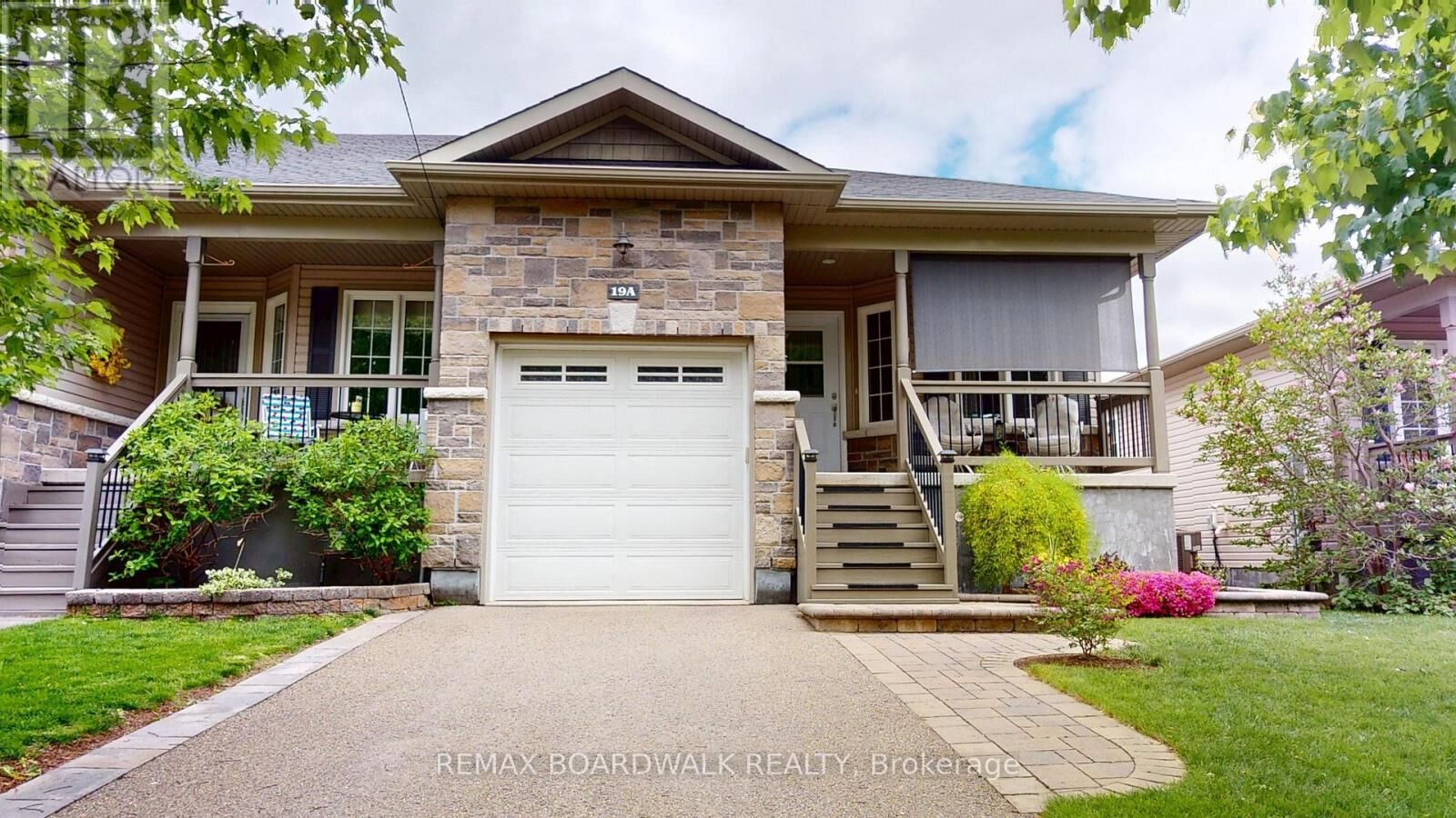 Property Photo:  19A Centre Street  ON K6V 5S6 