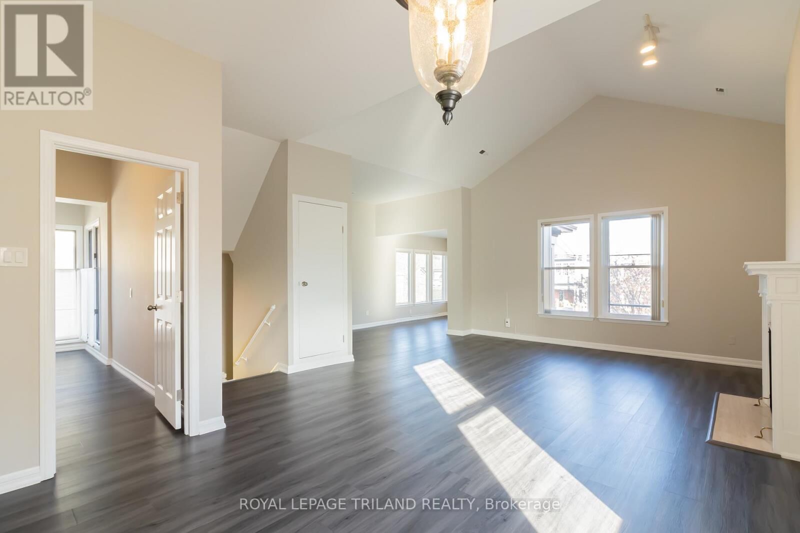 Property Photo:  