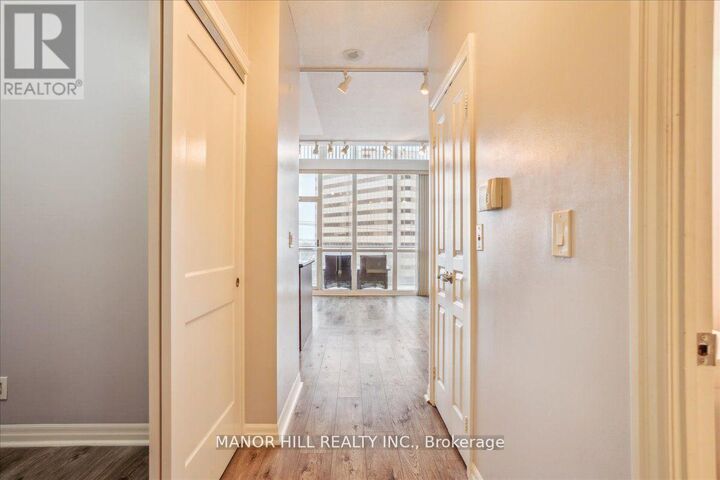 Property Photo: 220 Burnhamthorpe Road West 513 ON L5B 4N4