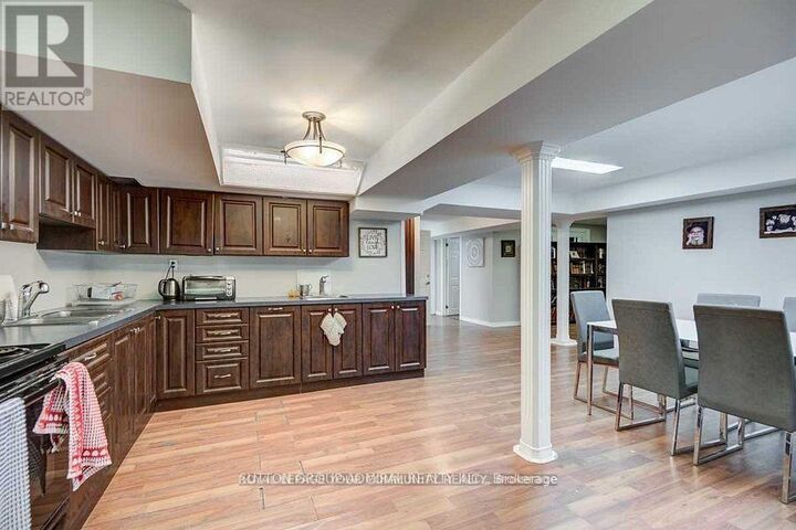 Property Photo:  98 York Hill Boulevard  ON L4J 2P6 