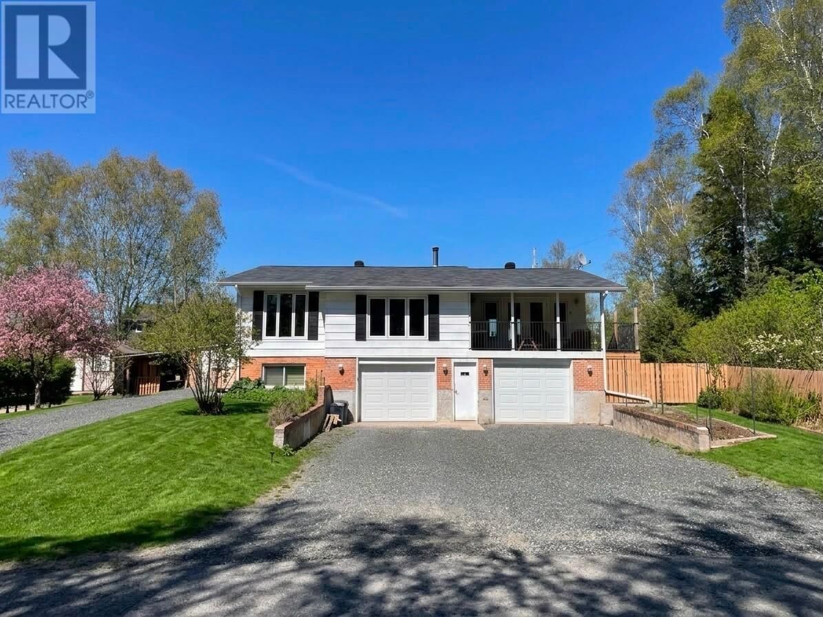 Property Photo: 6 Beech Cres ON P0V 1T0
