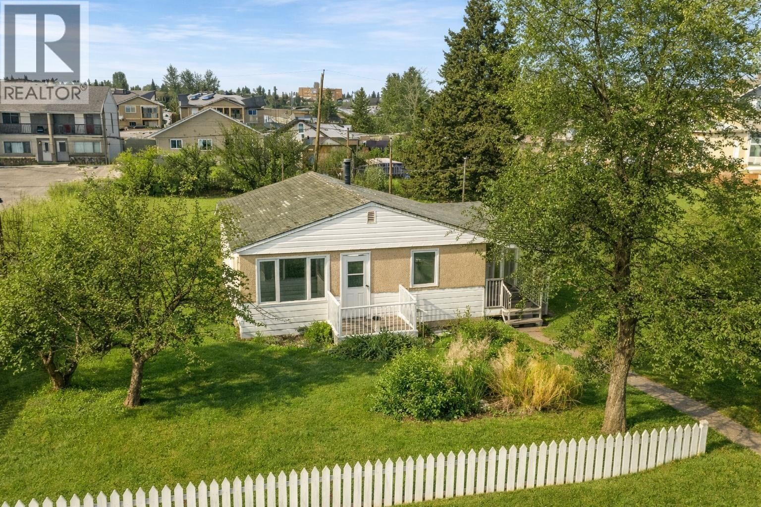 Photo de la propriété:  10220 96 Avenue  BC V1J 1L4 