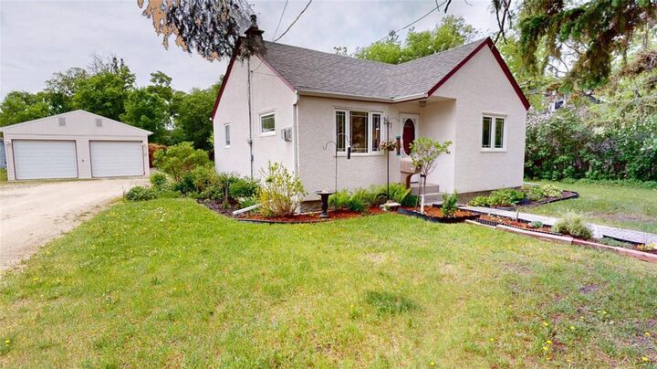 Property Photo:  136 Reid Avenue  MB R1A 0L2 