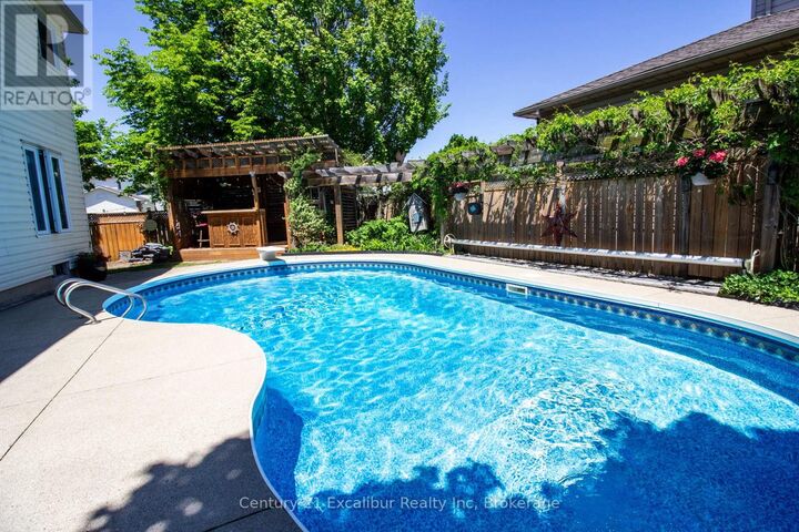Photo de la propriété:  708 Campbell Avenue  ON N1M 3M9 