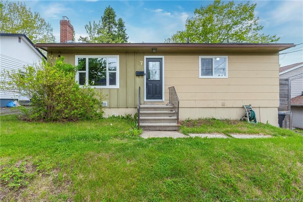 Property Photo:  17 Garfield Street  NB E1C 3Y4 