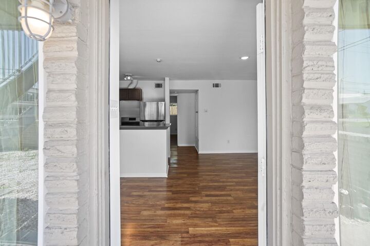 Property Photo:  1408 Hughes Street 8  TX 77023 
