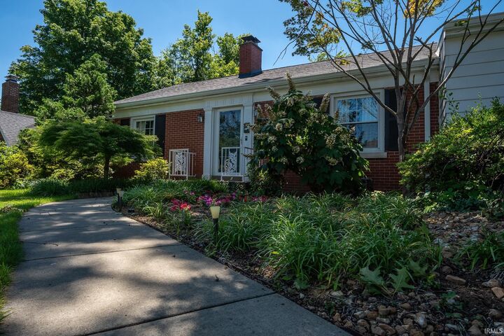 Property Photo:  3211 E Gum Street  IN 47714 