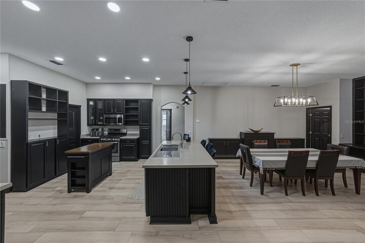 Property Photo:  1808 Tangledvine Drive  FL 33543 