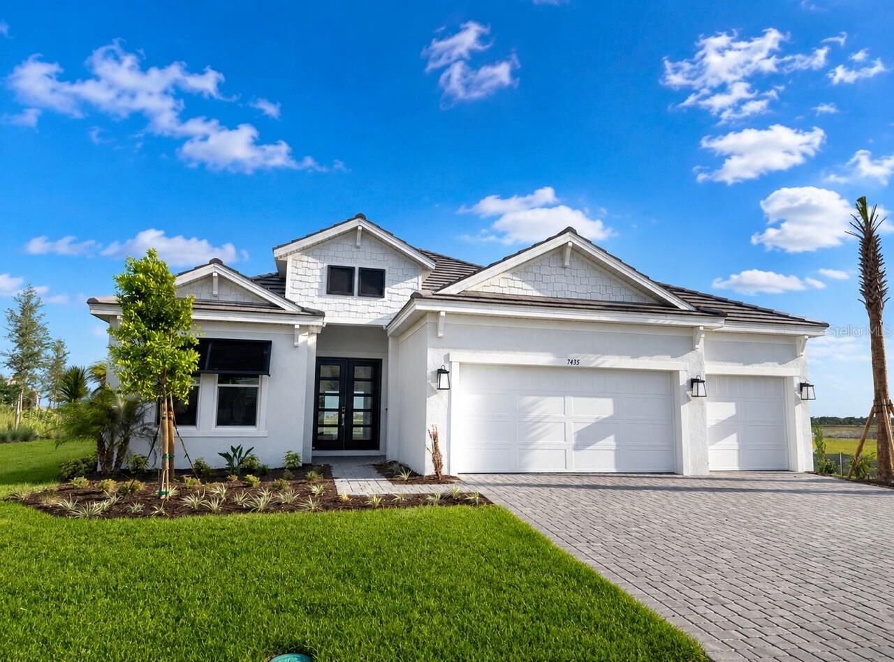 Property Photo: 7435 Cayman Court FL 34221