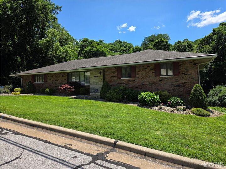 Property Photo:  1418 W Main Street  IL 62234 