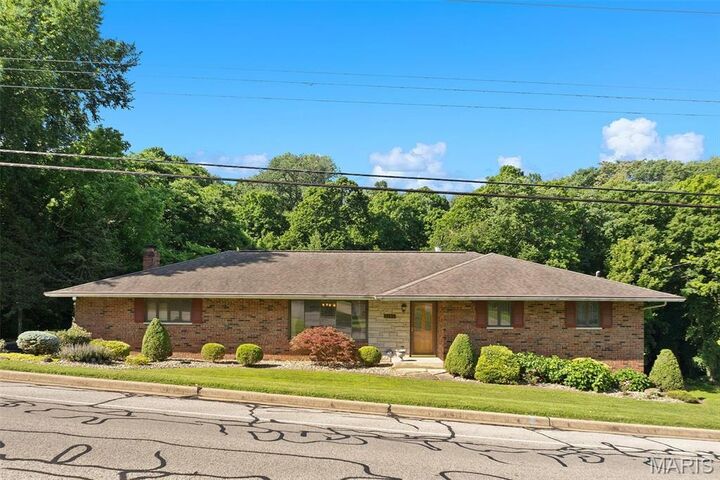 Property Photo:  1418 W Main Street  IL 62234 