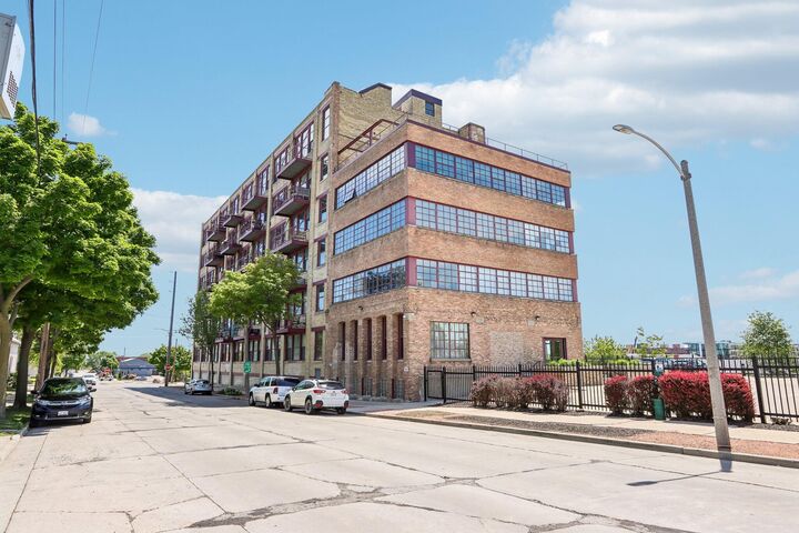 Property Photo:  215 W Maple St  WI 53204 