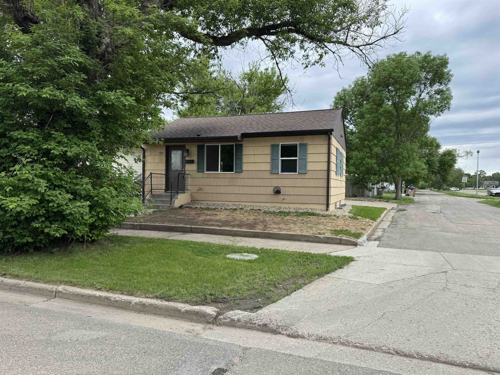 Property Photo:  509 NW 4th St  ND 58703 