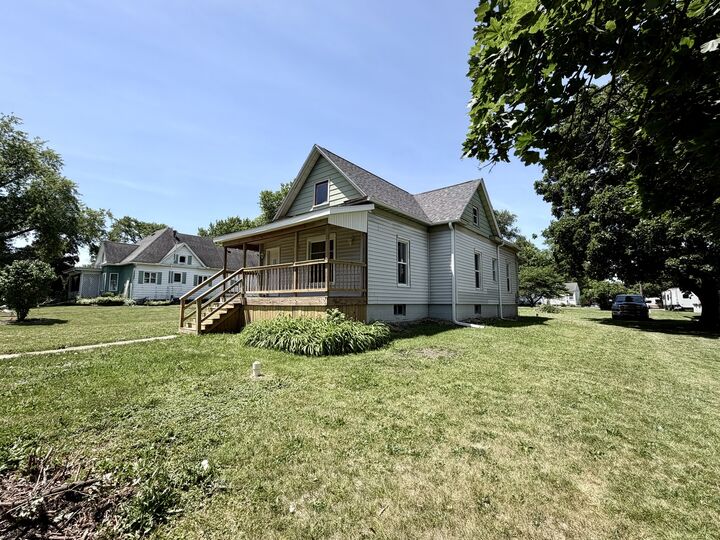 Property Photo:  38 Maple Street  IL 61769 