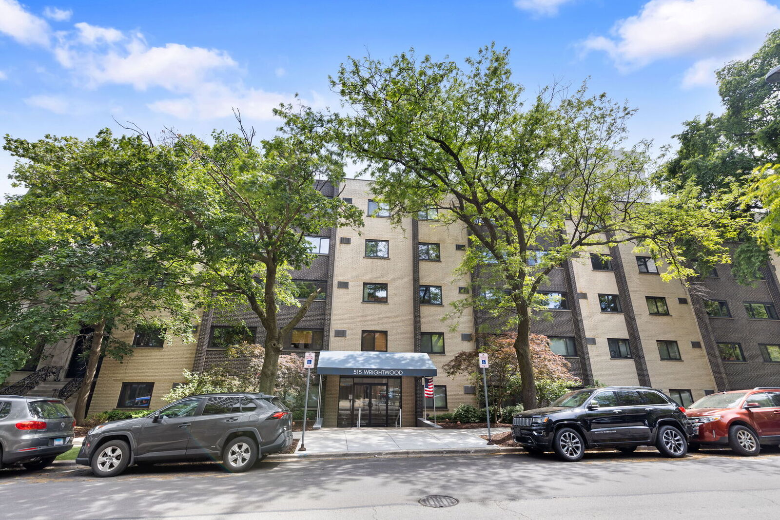 Property Photo:  515 W Wrightwood Avenue 210  IL 60614 