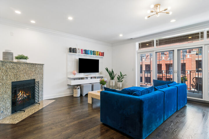 Property Photo:  1415 W Belmont Avenue 3  IL 60657 