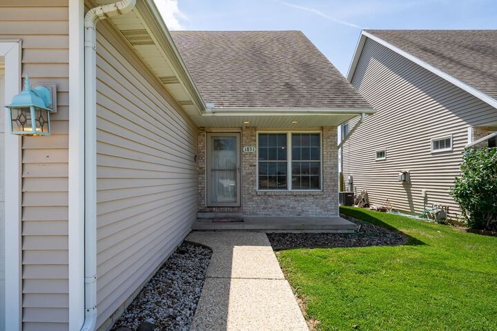 Property Photo:  1831 Marina Drive  IL 61761 