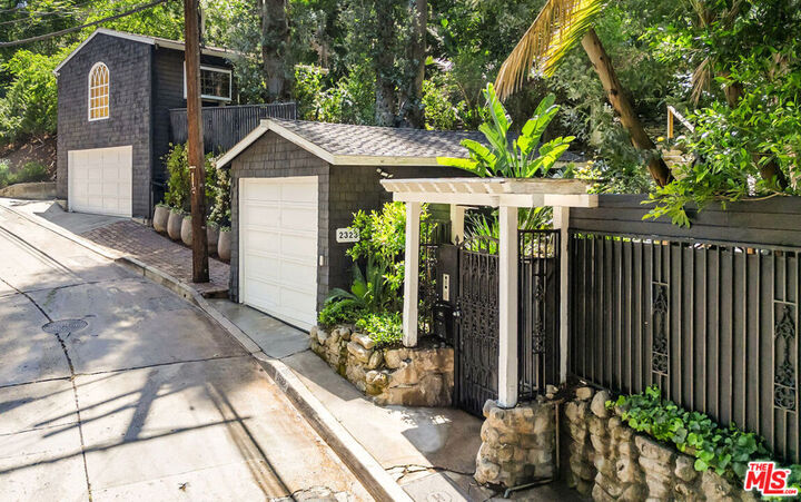 Property Photo:  2323 Stanley Hills Drive  CA 90046 