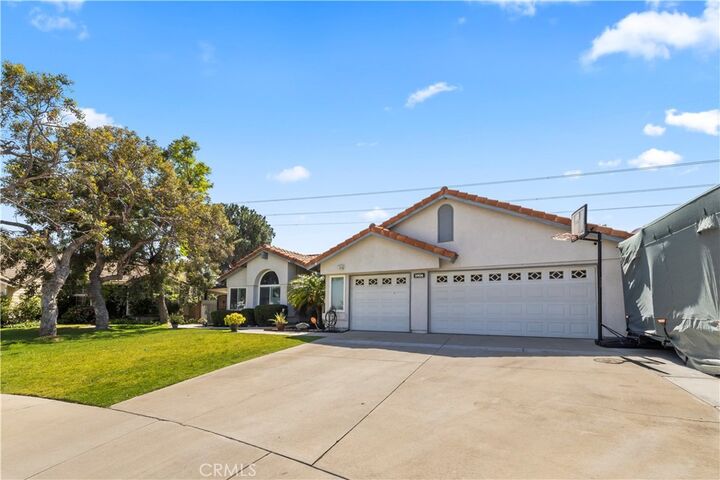 Property Photo: 3906 N Flame Tree CA 92377
