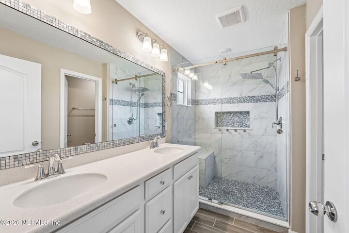 Property Photo: 120 Appleton Court FL 32092