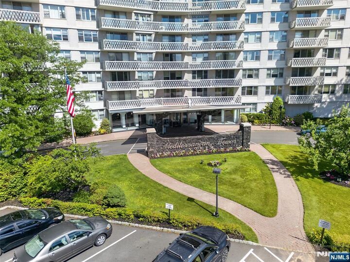 Property Photo:  2100 Linwood Avenue 3E  NJ 07024 