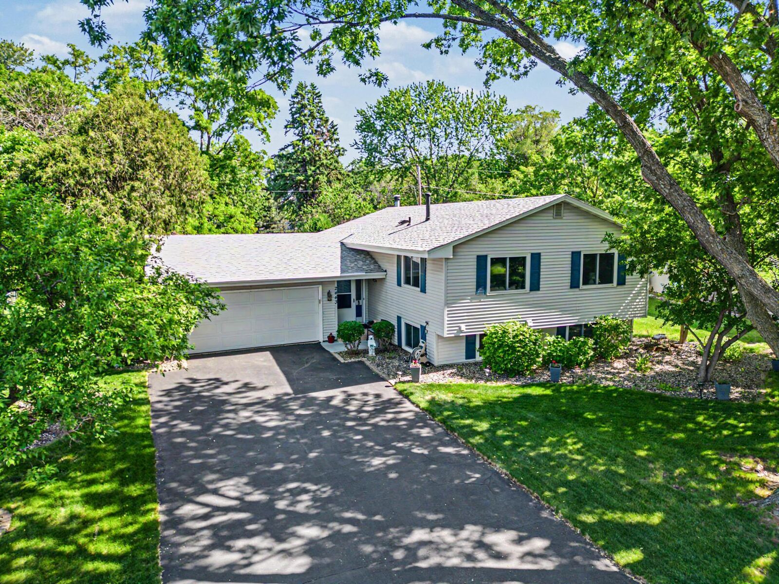 Property Photo:  2443 Birch Street  MN 55110 