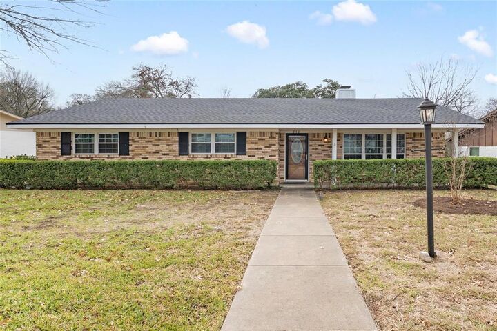 Property Photo:  740 Wedgewood Drive  TX 76712 