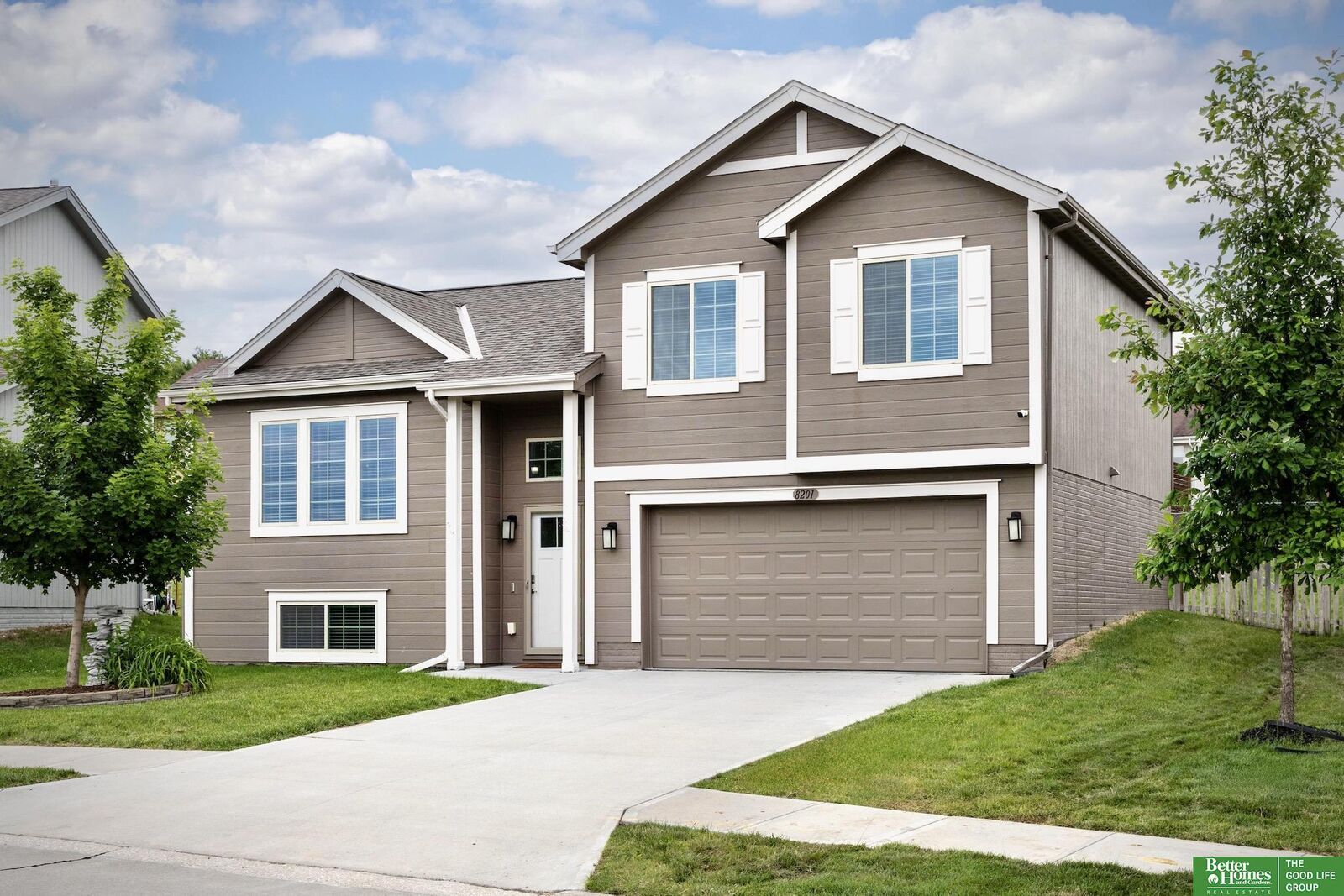 Property Photo: 8201 Craig Avenue NE 68122