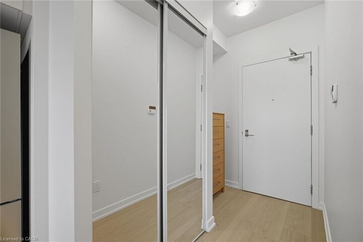 Property Photo:  4655 Glen Erin Drive 1501  ON L5M 0Z1 