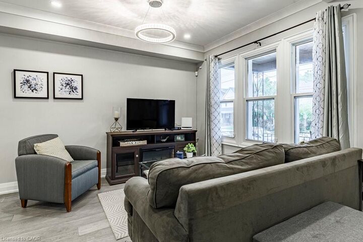 Property Photo:  67 Gage Avenue N  ON L8L 6Z8 