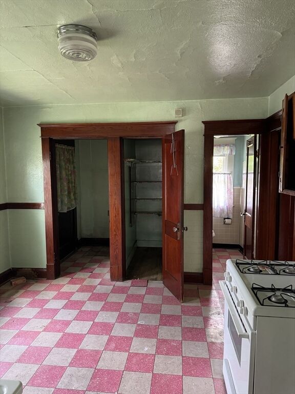 Property Photo:  220 South St  MA 01040 