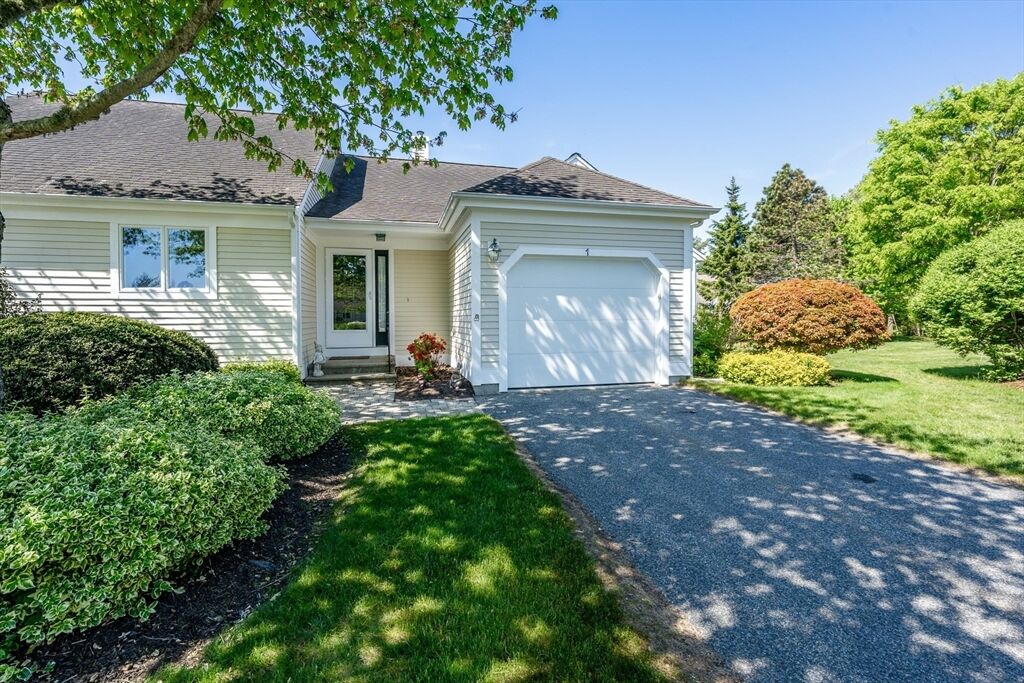 Property Photo:  7 Masters Ct 464  MA 02649 