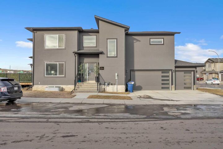 Property Photo: 97 Baysprings Gardens SW AB T4B 5C6