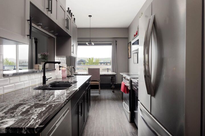 Property Photo:  8026 Franklin Avenue 202  AB T9H 5K3 