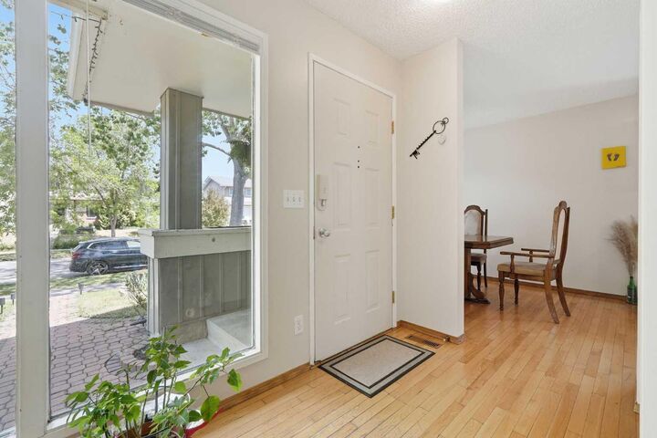 Property Photo: 121 Sunbank Way SE AB T2X 2A5