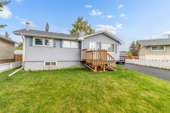 Property Photo:  35 Beaupre Crescent  AB T3B 2S9 