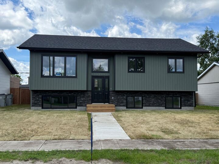 Property Photo: 1029 7 Avenue AB T9W 1H3