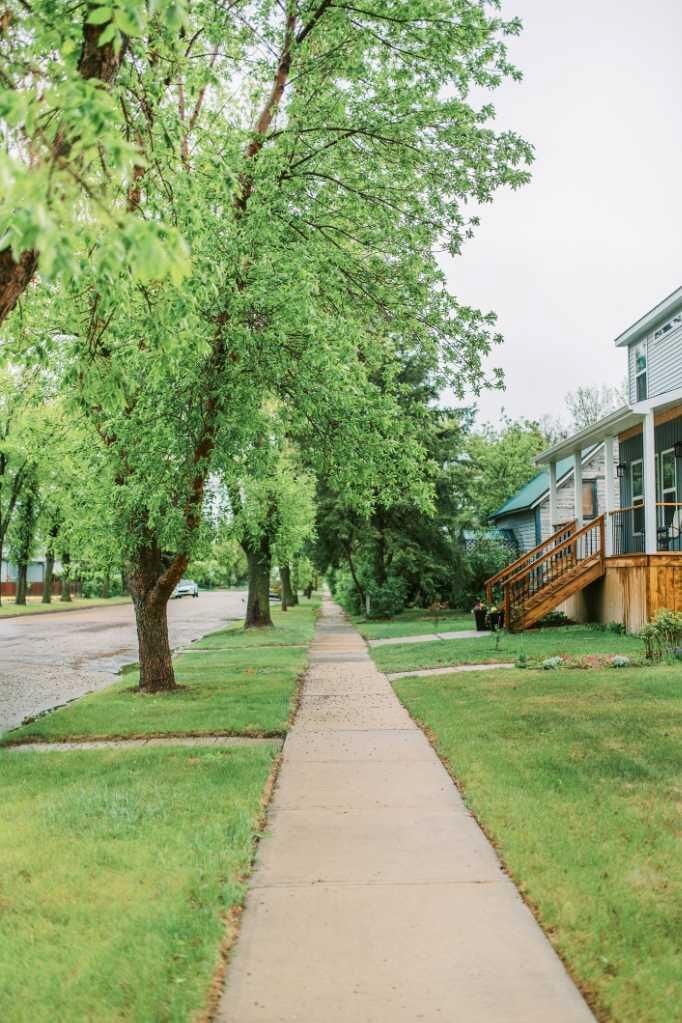 Property Photo:  4814B 48 Street  AB T4K 1A5 