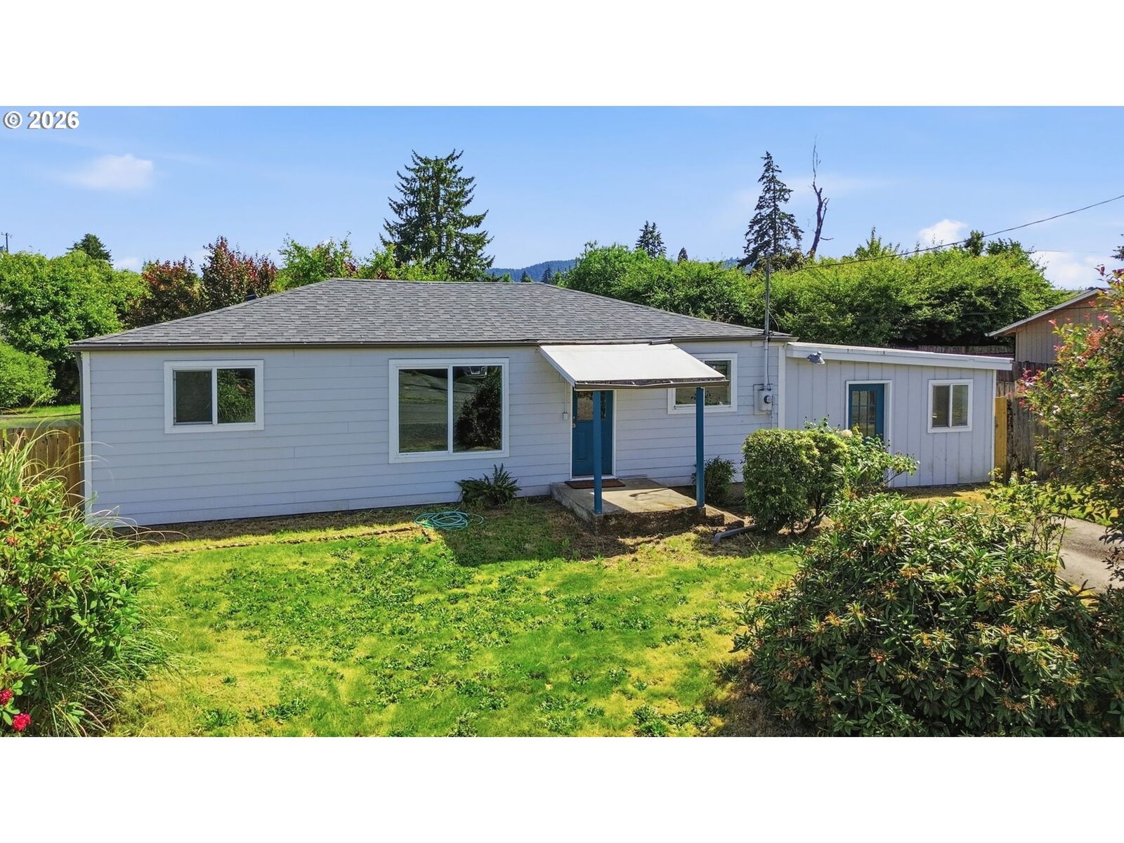 Property Photo:  5135 C St  OR 97478 